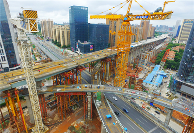 假日施工忙，工程建設加速度